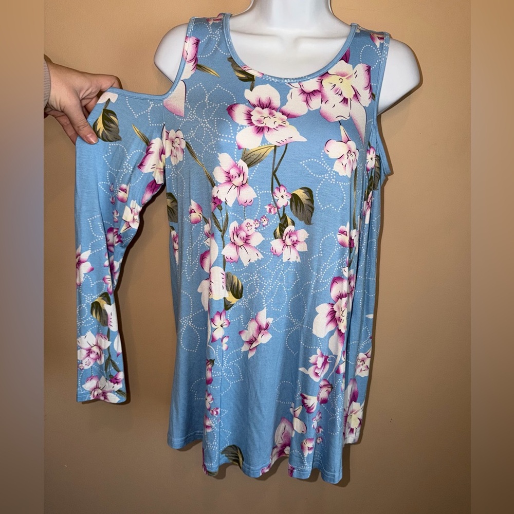 NWT PrinStory Light Blue Floral Cold Shoulder Top